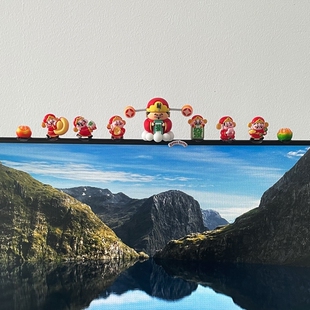 电视机上的小摆件显示屏电脑趴趴摆件小饰品桌面工位解压屏幕装饰