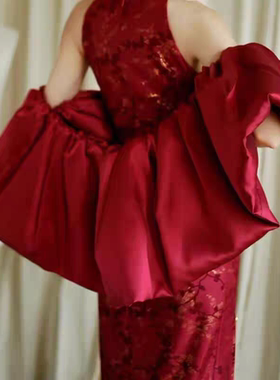 红色晚礼服婚纱配饰缎面披肩手袖硬网支撑夸张造型舞台表演披风
