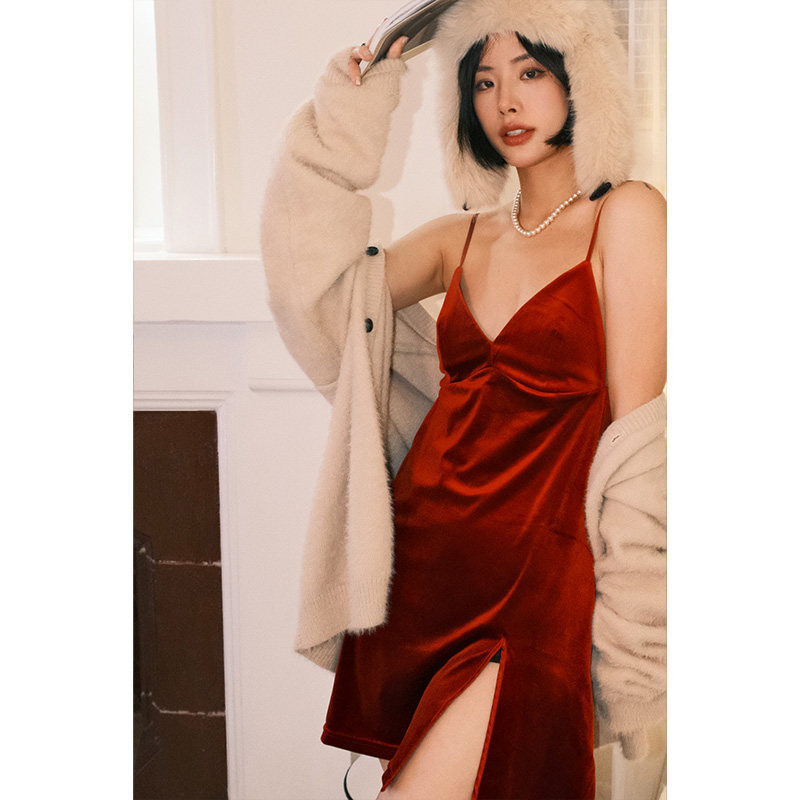 NT性感金丝绒短款吊带睡裙修身聚拢春秋薄款女士家居服睡衣可外穿