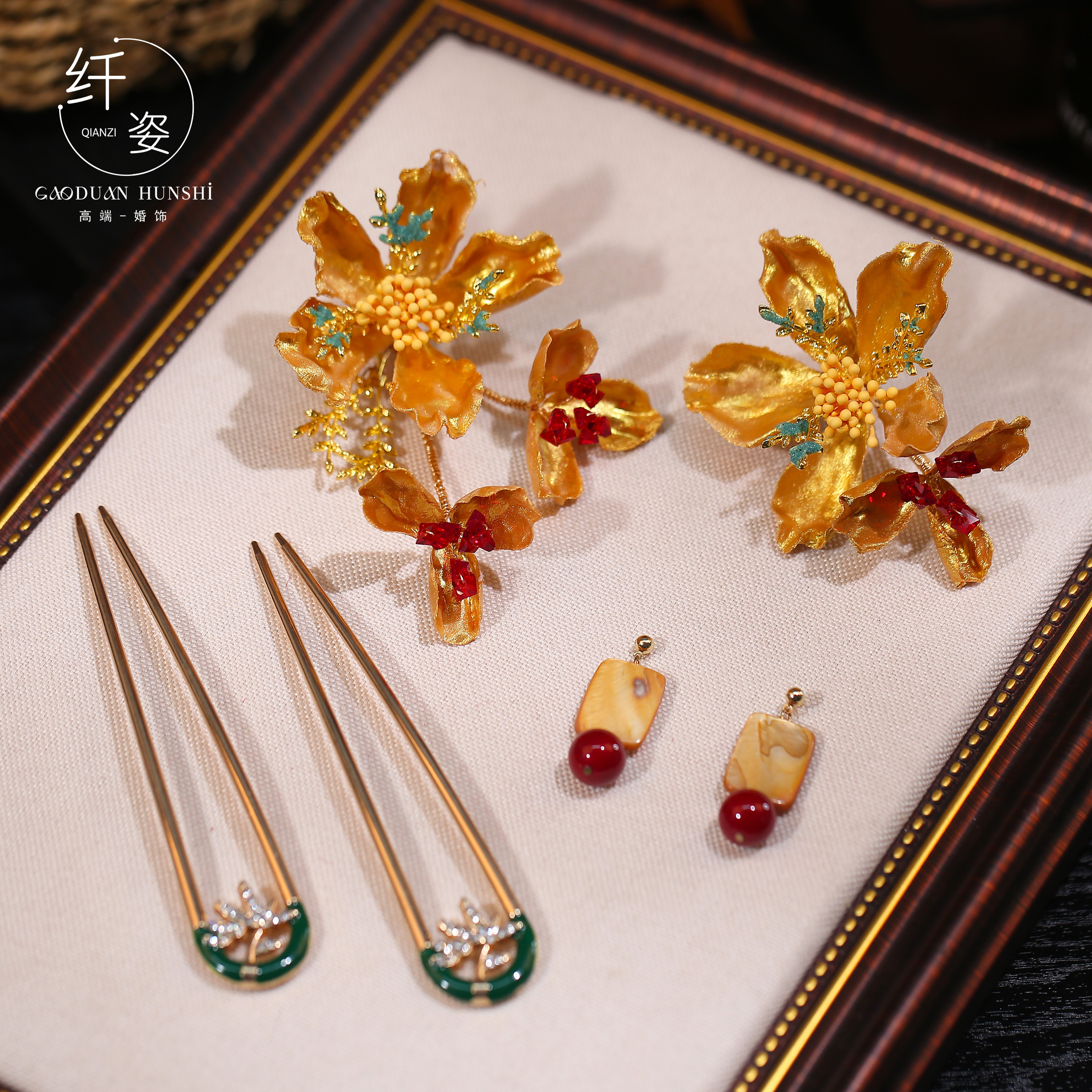 新中式龙凤褂新娘头饰金色立体花朵边夹秀禾晨袍旗袍高级感发饰品