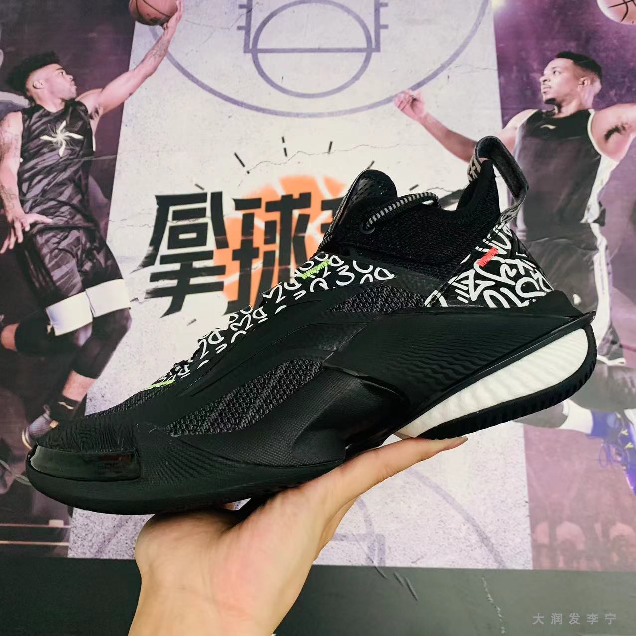 李宁空袭10䨻篮球专业比赛鞋