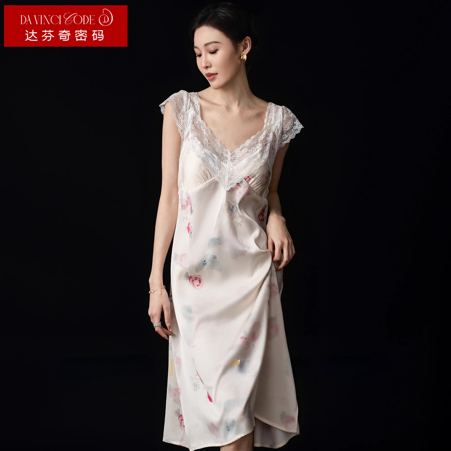 达芬奇密码睡裙女冰丝吊带V领蕾丝性感2026新款带胸垫睡衣连衣裙
