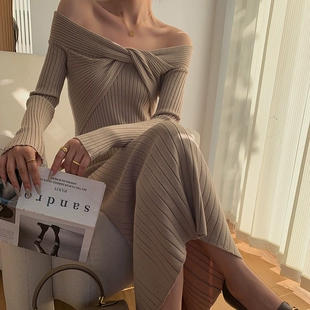 气质名媛风中长款 酒窝定制燕麦色一字肩针织连衣裙女春季 新款 裙子