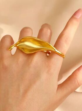 Exaggeraed Geomeric Frosed Large Leaf Shaped Rings for Women