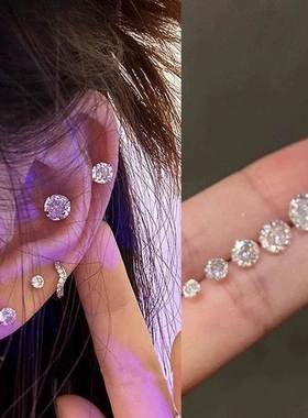 New high-end, atmospheric, simple and compact earrings