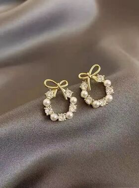 Simple and stylish Korean fashion earrings with a sweet temp