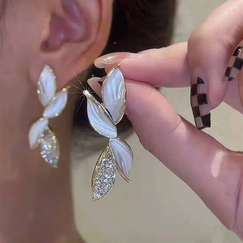 Fashion Leaf Long Crystal Leaf Drop Earrings for Women Roman