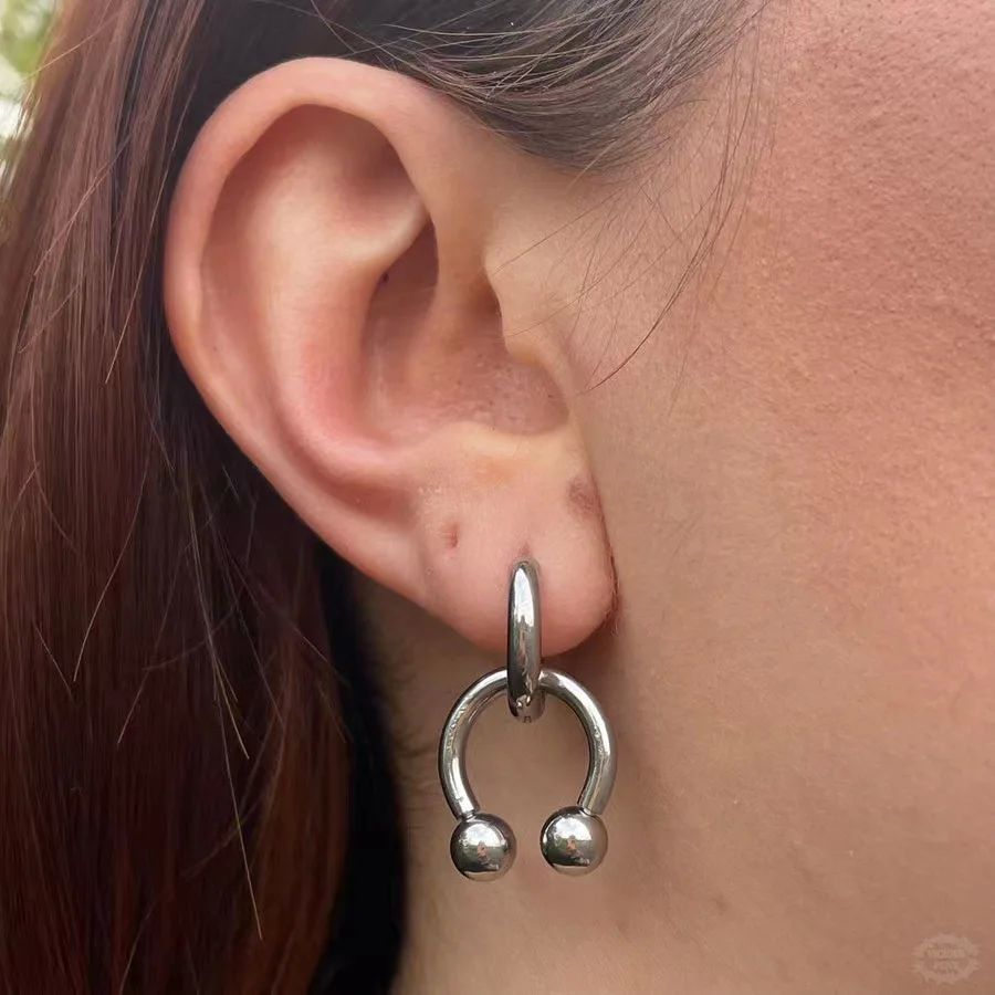 2 Pcs Fashion Horseshoe Round Beads Hollow Simple Stainless