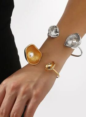 Personaliy Irregular Trumpe Shaped Opening Braceles for Wome
