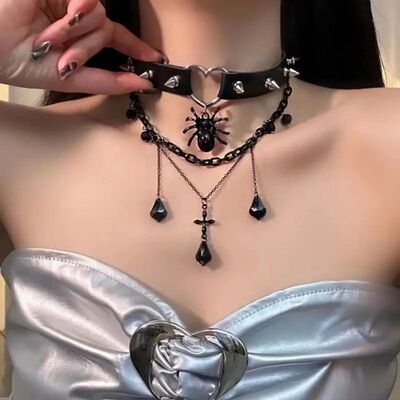 Gohic Black Spider Pendan Necklace for Women Vinage Rive Pu