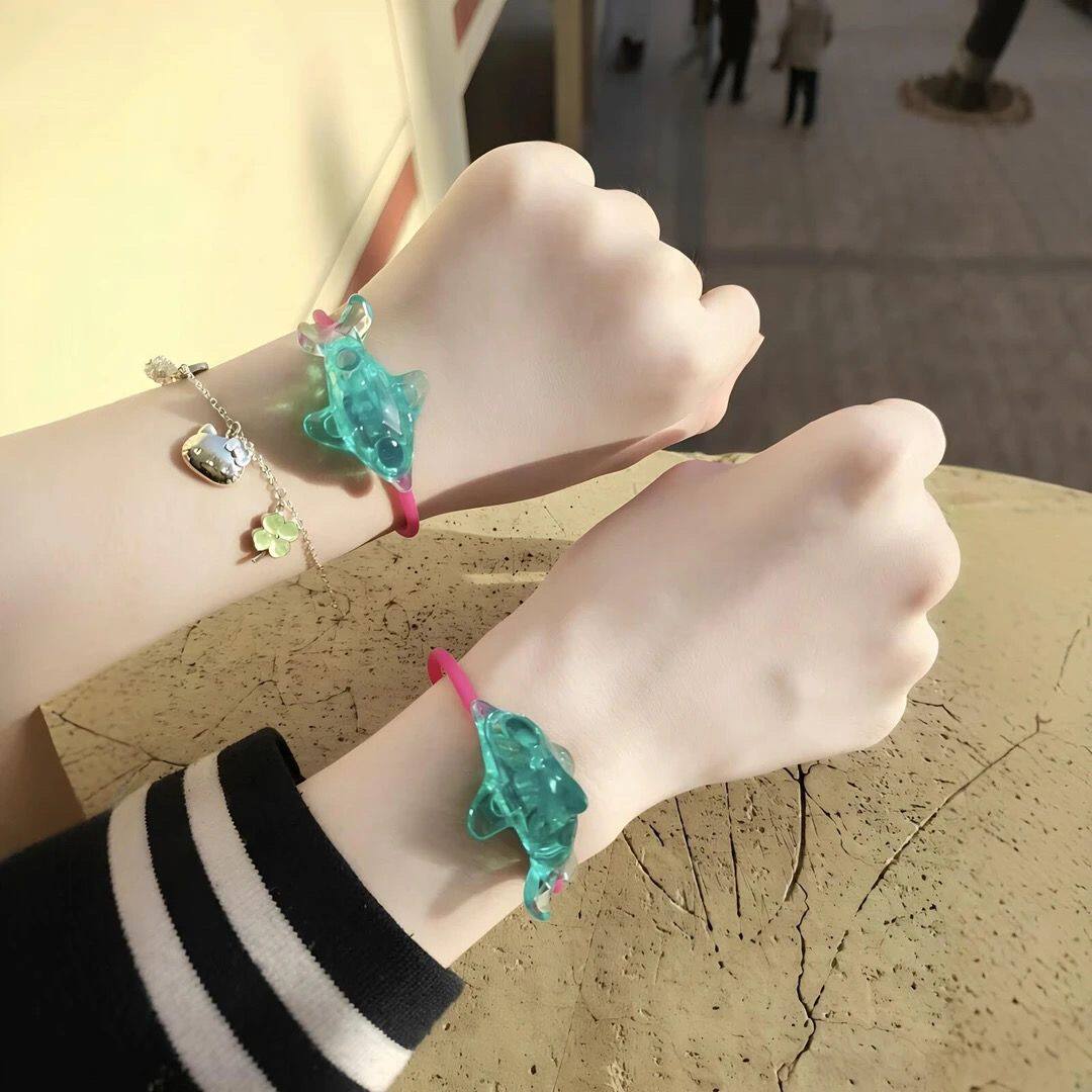 手链小海豚奇趣蛋海豚手环高颜值童年记忆健达回忆杀送小孩礼物