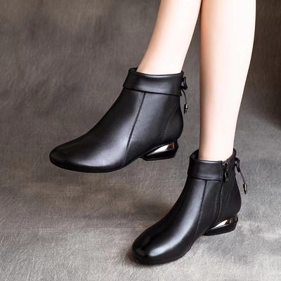 时尚小皮鞋粗跟加绒圆头女短靴