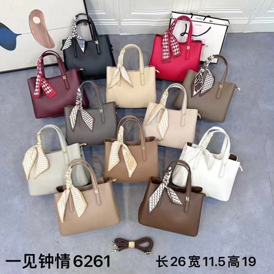 雅格莱诗2025新款时尚百搭单肩斜挎包小方包洋气手机包休闲女包