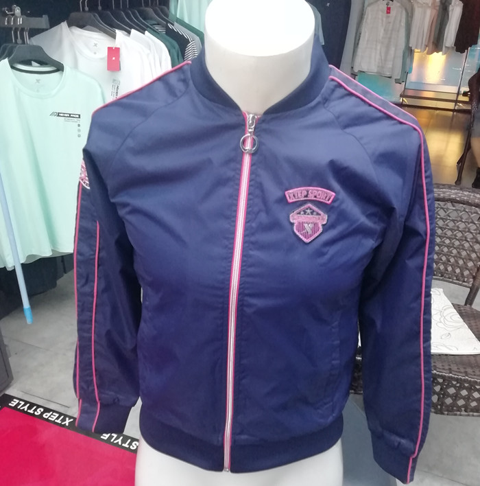 特步春秋季新品女子棒球系列尼龙小蜂巢面料休闲运动上衣FW081479