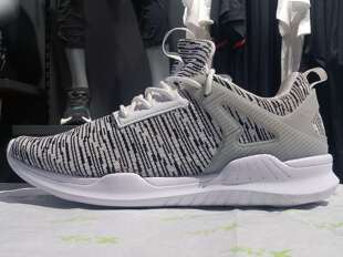 特步包裹性车缝线新款耐磨防滑柔软橡胶底健身运动鞋982118520386