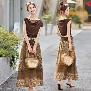 2025新款夏日穿搭套装女洋气显瘦设计感斜肩T恤印花半身裙两件套