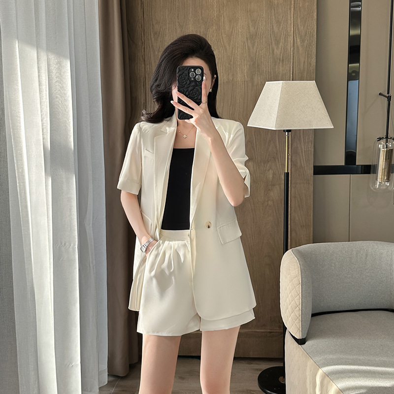 白色短袖西装套装女夏季薄款2025新款小个子通勤短裤时尚休闲西服