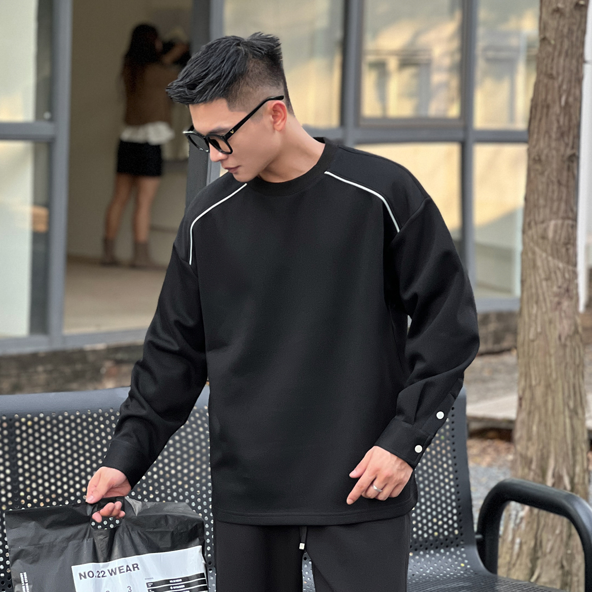 二十二号穿搭撞色肩线设计款高级感男士秋季卫衣圆领宽松长袖T恤