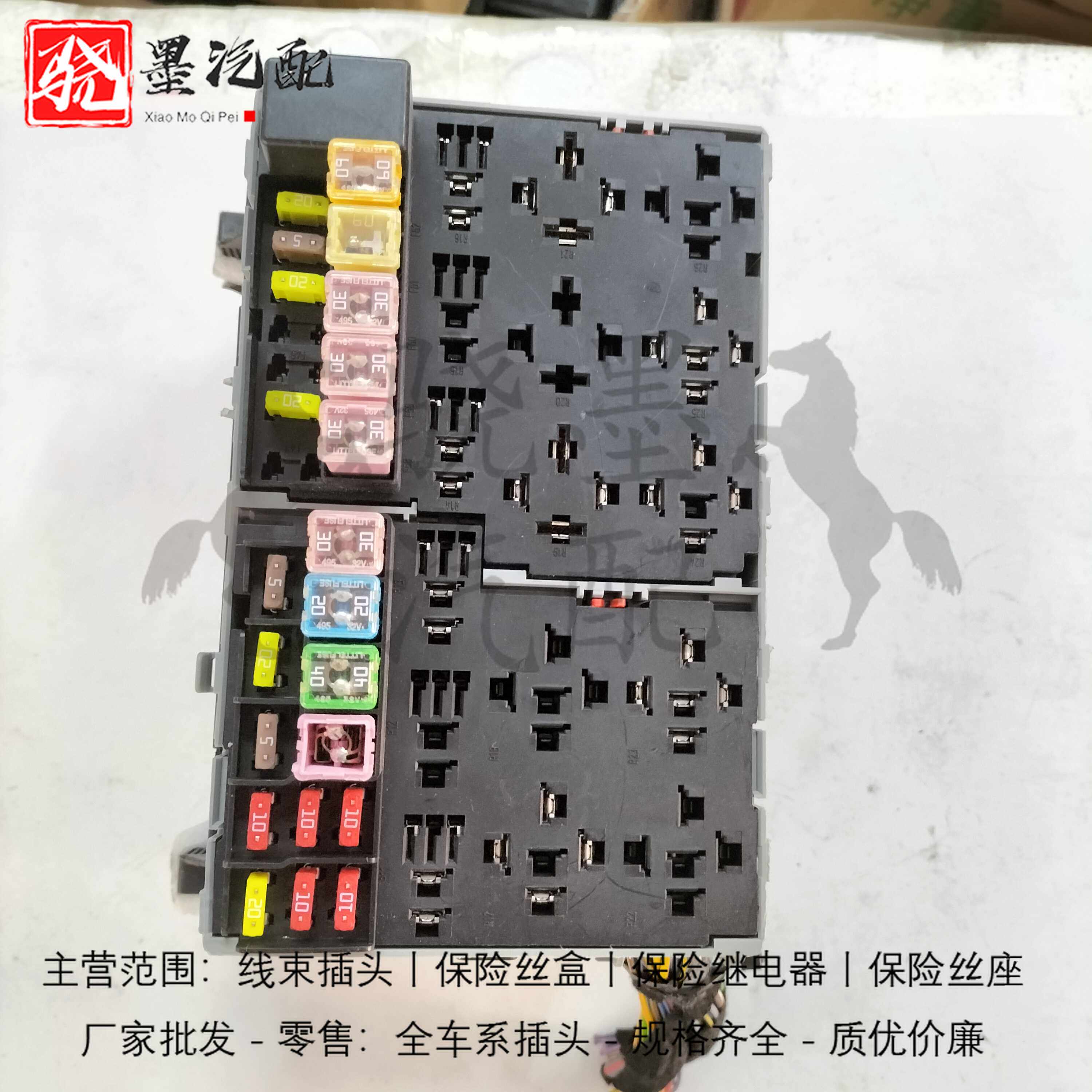 吉普大切诺基牧马人大指挥官指南者自由客自由光发动机保险丝盒