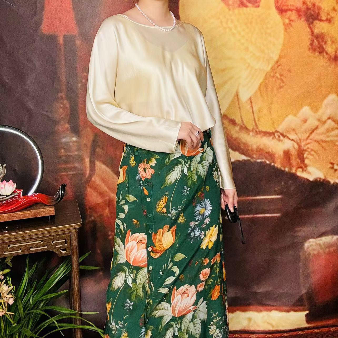 蝙蝠袖轻奢款圆领桑蚕丝上衣气质