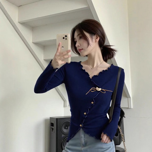 甜辣妹撞色木耳边长袖针织衫秋冬新款法式修身显瘦开叉内搭毛衣潮