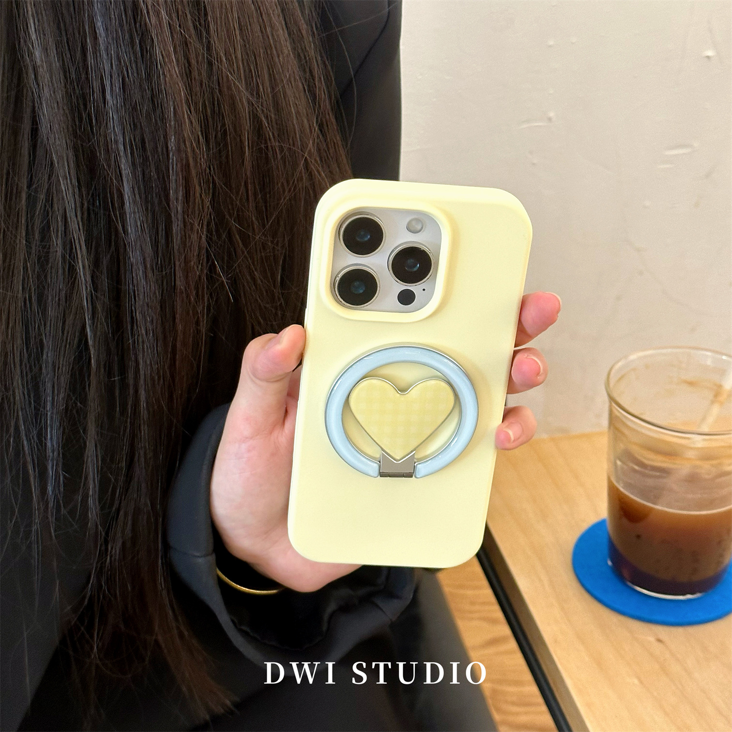 简约ins奶黄爱心磁吸支架手机壳
