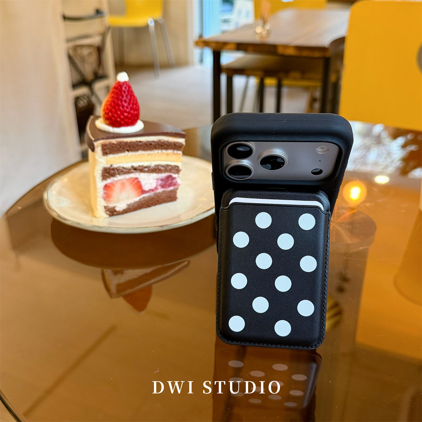 DWI STUDIO简约磁吸黑波点卡包支架手机壳17promax适用苹果16promaxiPhone16壳15/14