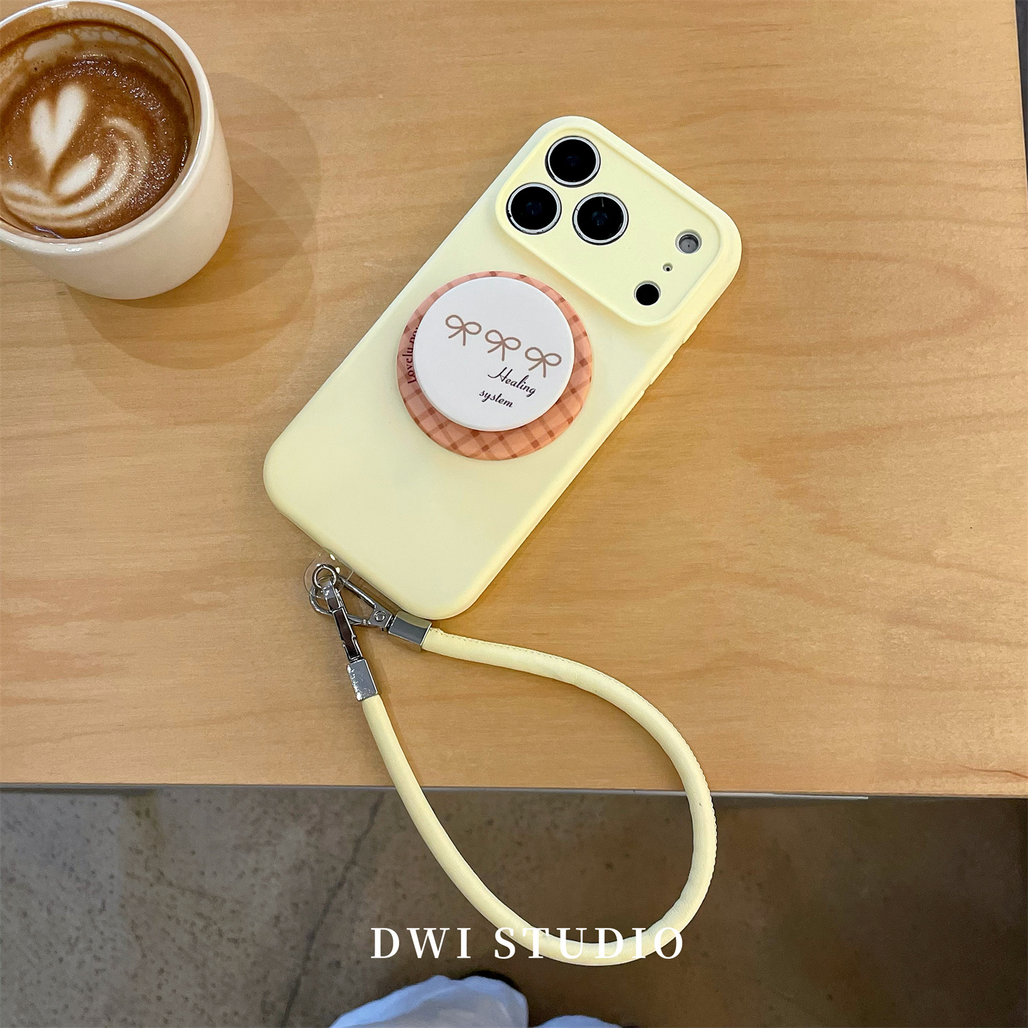 简约奶黄花花磁吸支架手机壳