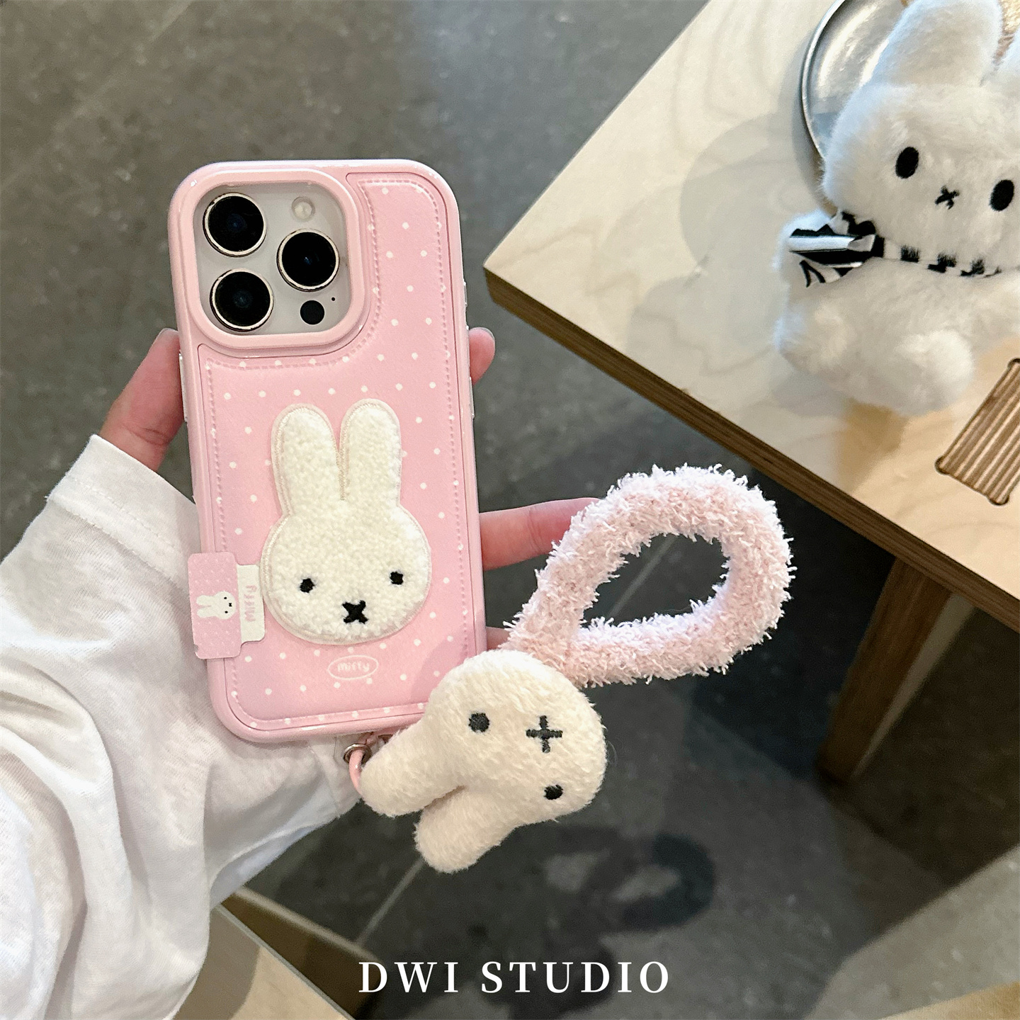 波点米菲毛绒刺绣挂绳手机壳