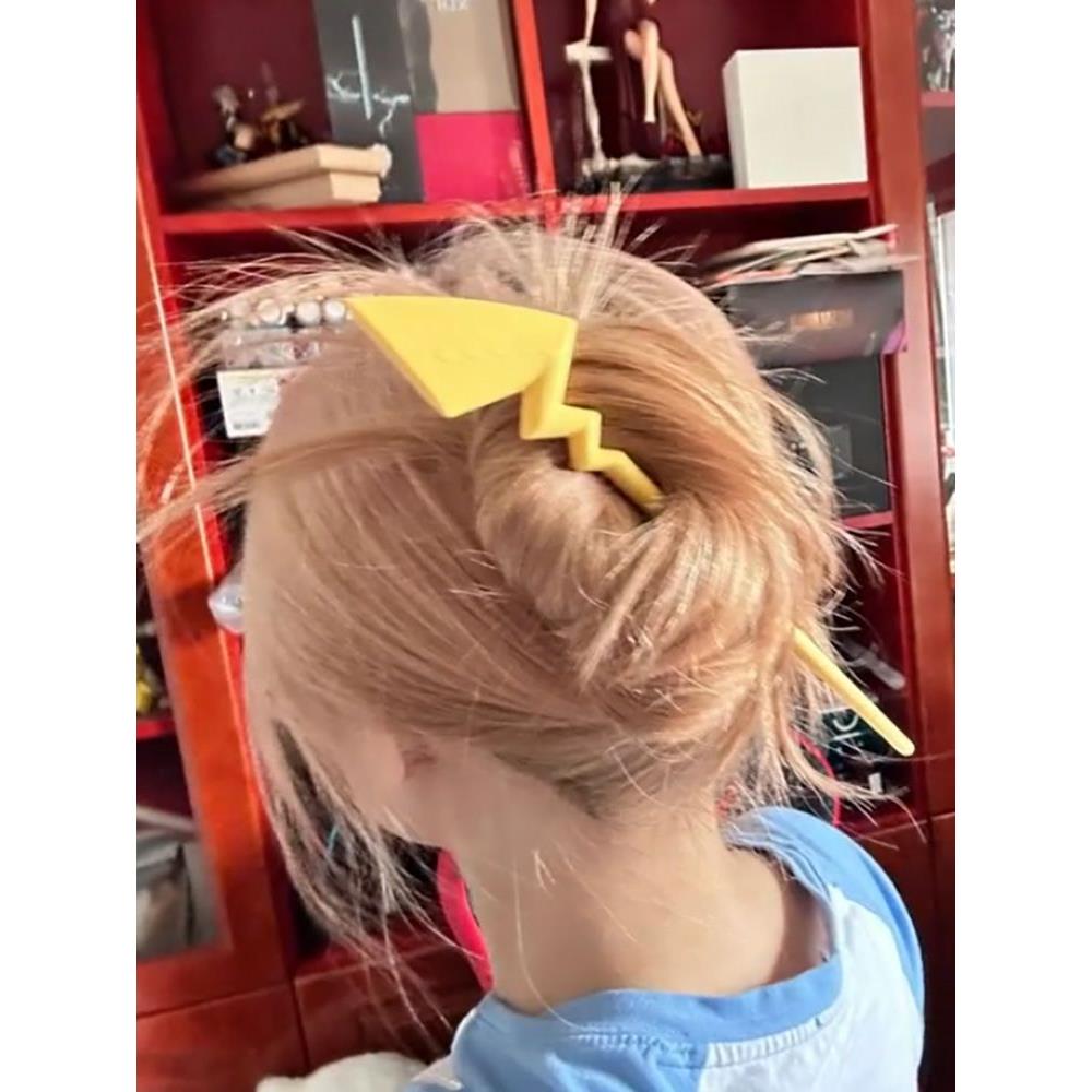 皮卡丘簪子女尾巴黄色十万伏特盘发发钗闪电簪子简约现代可爱头饰