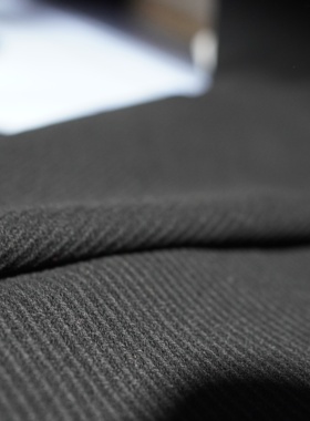 206号黑色斜纹精纺羊绒 530g/3m 10%羊绒80%羊毛10%真丝 可水手洗