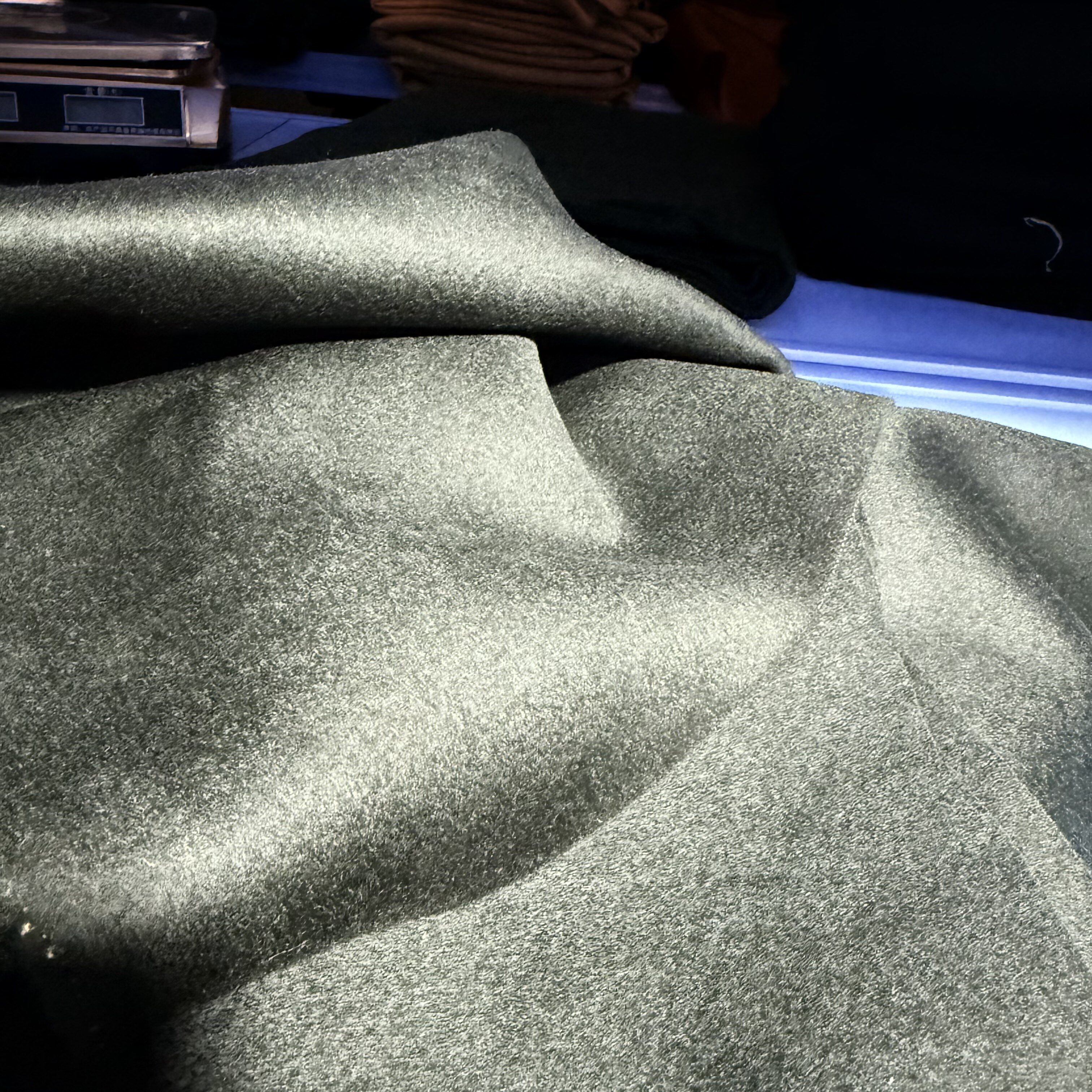 品牌服装厂尾货布头170号深绿色