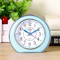 Uranus ultra -silent Student использует небольшой будильник, чтобы принести ночную лампу