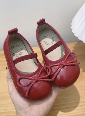 女童皮鞋2026春秋新款银色鞋子小女孩公主鞋软底豆豆鞋红色单鞋潮