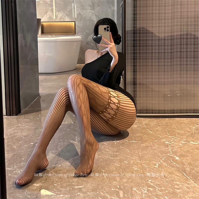 喵：欧美个性复古镂空丝袜女性感黑丝美腿咖色显瘦辣妹连裤袜薄