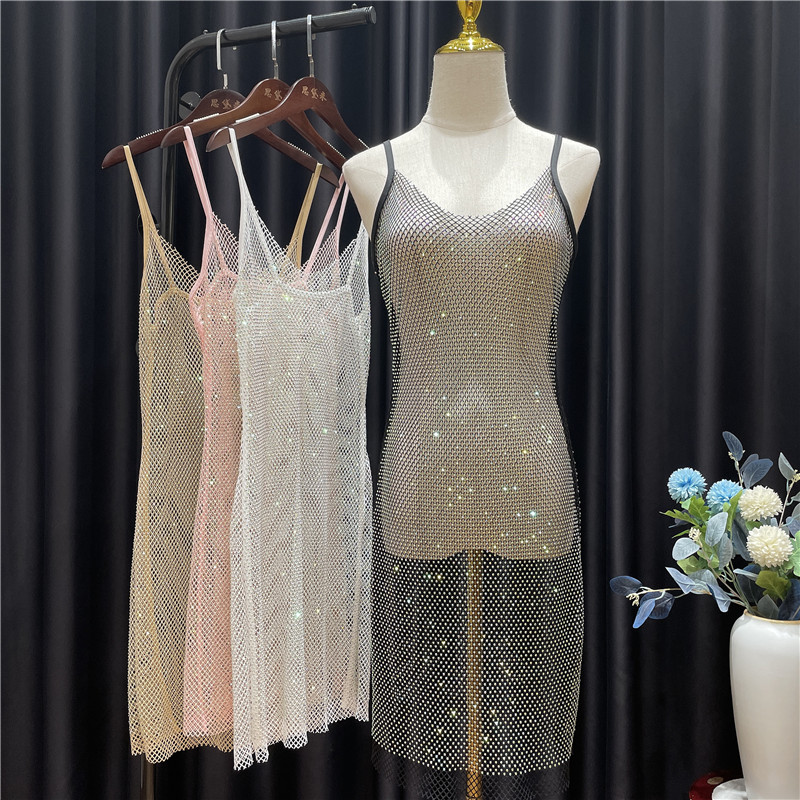 闪闪吊带连衣裙思黛米性感