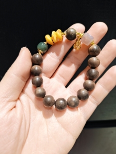 11m越南芽庄绿奇楠配蜜蜡饼配盐源玛瑙配和田玉配碧玉手串手链