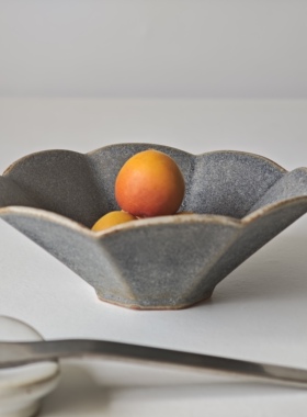 诺裔家 日本产 木村陶作柴烧山灰釉朝颜花型怀石料理碗小菜珍味皿