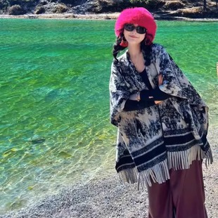 水墨黑白花纹围巾流苏斗篷披肩秋季高级感百搭单品旅行保暖外套