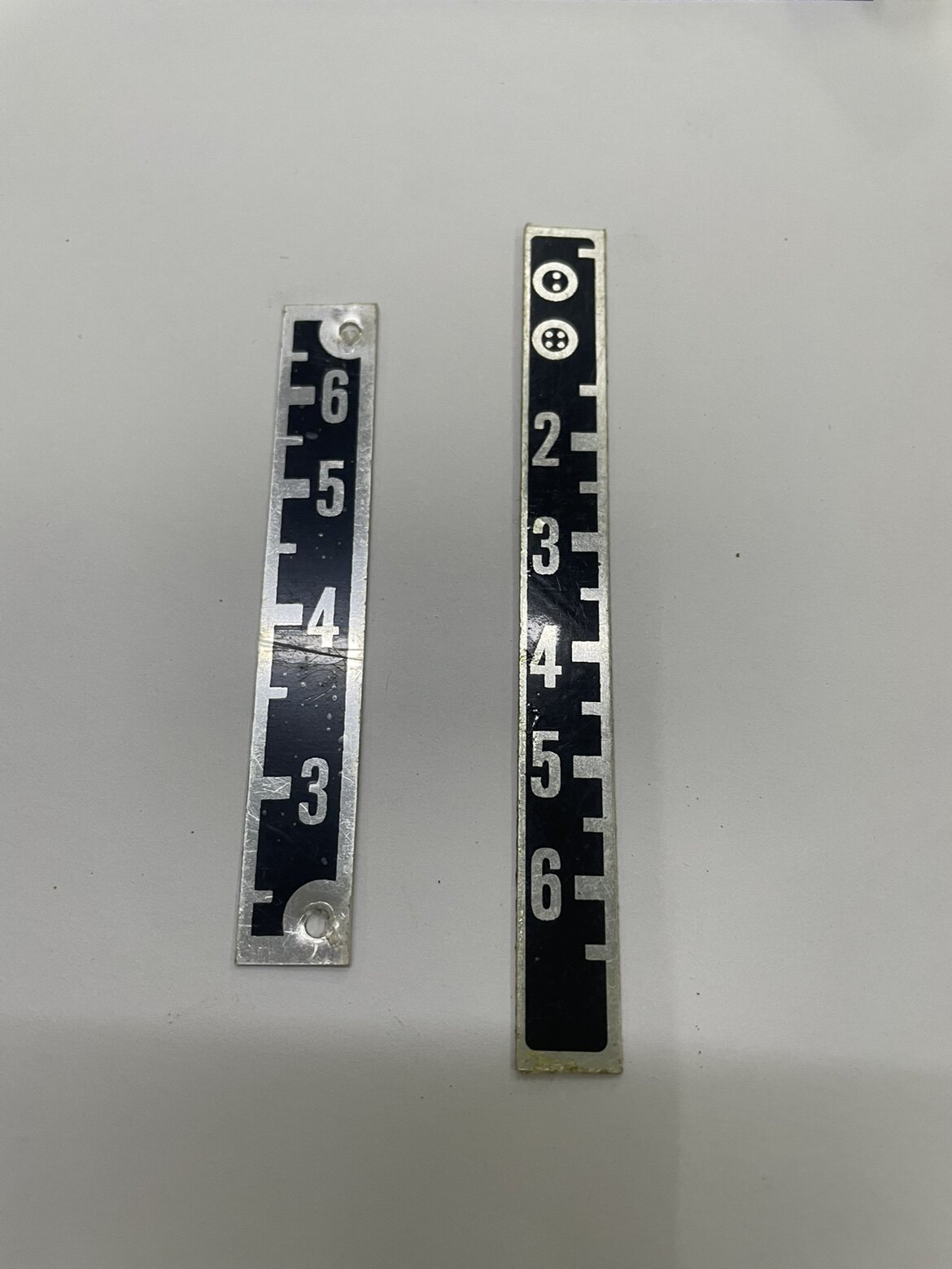 373钉扣机配件左右针距大小宽窄调节铝牌钉纽机摆针尺寸牌