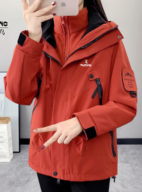 啄木鸟三合一冲锋衣红色秋冬季风衣外套女防风防水情侣款登山服男