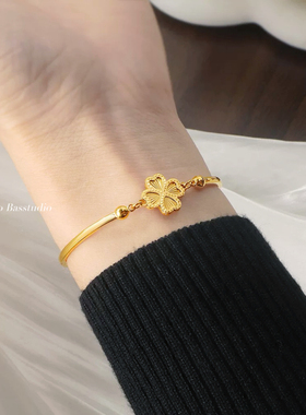 Basstudio 不掉色可碰水花朵弯管钛钢手链女小众设计高级感网红潮