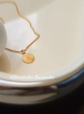 Basstudio不掉色小圆牌项链女光芒圆形钛钢锁骨链气质简约冷淡风