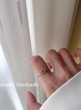 Basstudio 不掉色可碰水简约小众长条钻镂空设计个性通勤百搭戒指