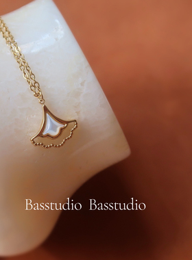 Basstudio钛钢不掉色白贝母项链扇子锁骨链小裙子吊坠法式简约