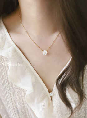 Basstudio 新中式白贝壳桃花唯美花朵项链锁骨链 钛钢镀18K金