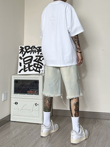 WH92*P48 高街美式复古~无性别穿搭破洞水洗牛仔直筒宽松五分裤男图片