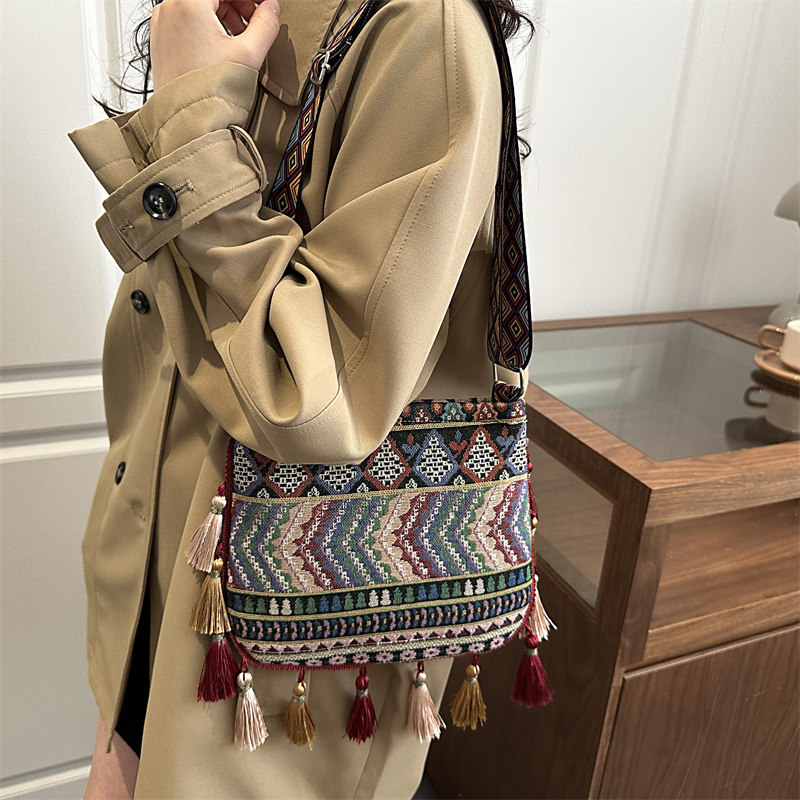民族风织布流苏格子包包女2025新款潮单肩斜挎包波西米亚休闲女包