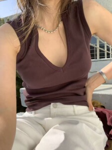 现water river韩国东大门2026春夏新款多巴胺V领无袖背心女