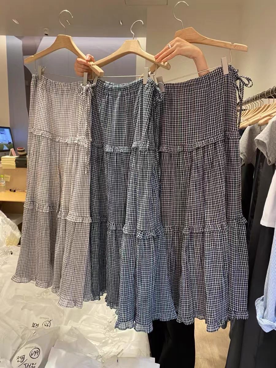 现ormore2025夏季新款时尚百搭纯色简约松紧腰格子半身裙